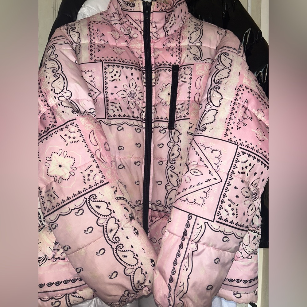 PINK PUFFER COAT💗🖤